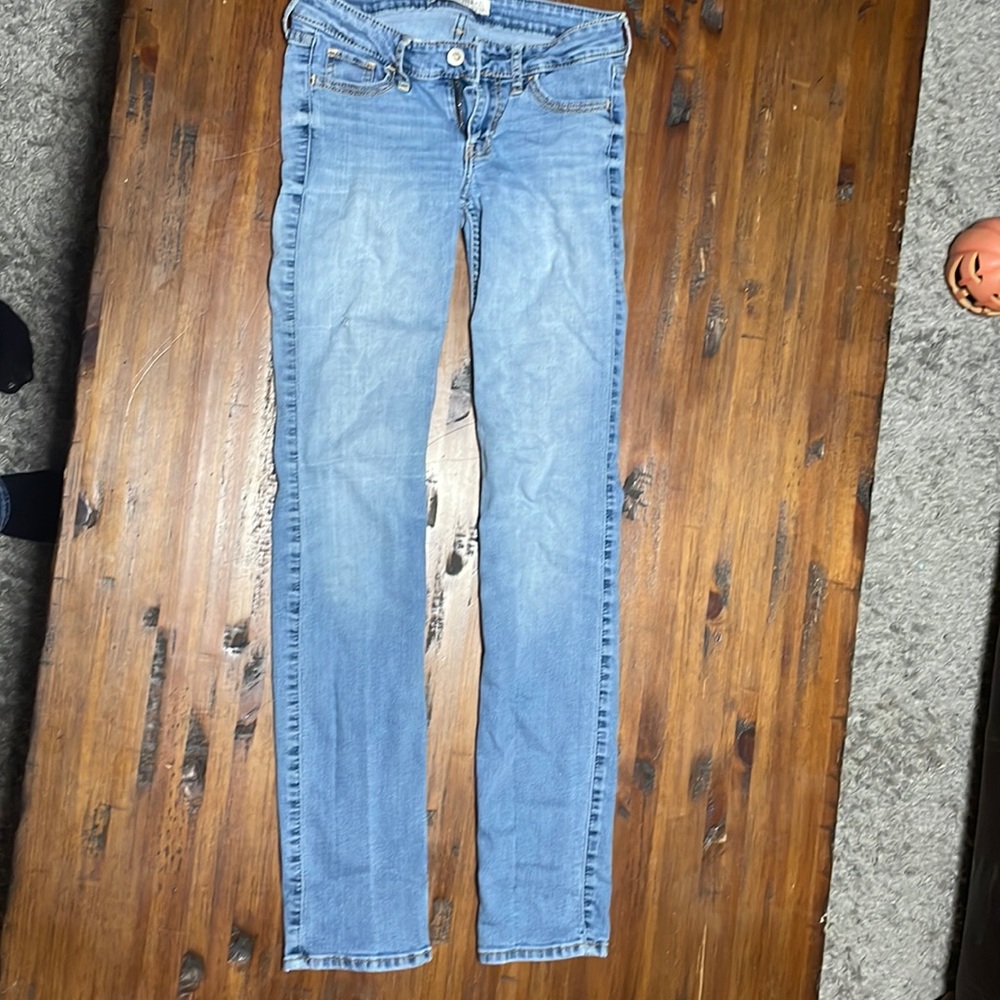 hollister skinny jeans 00R 23/32 have stretch in them